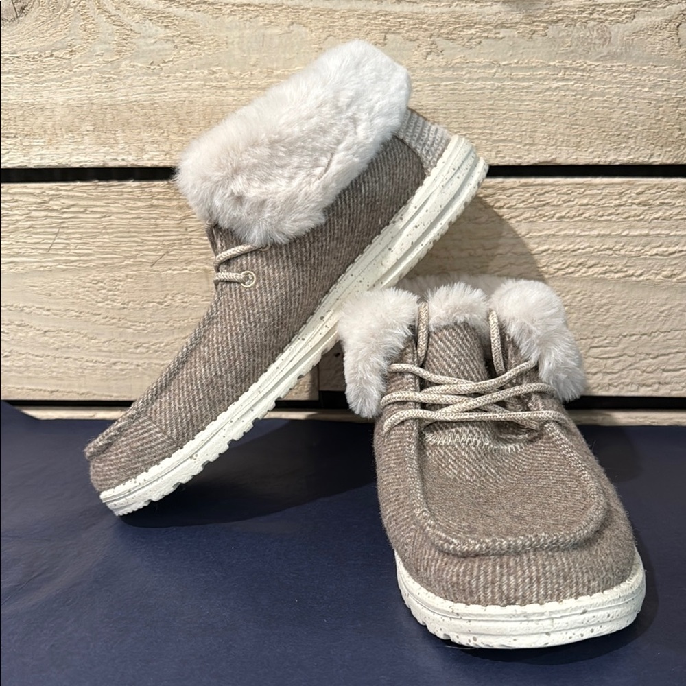 Hey Dude - Britt - image 1